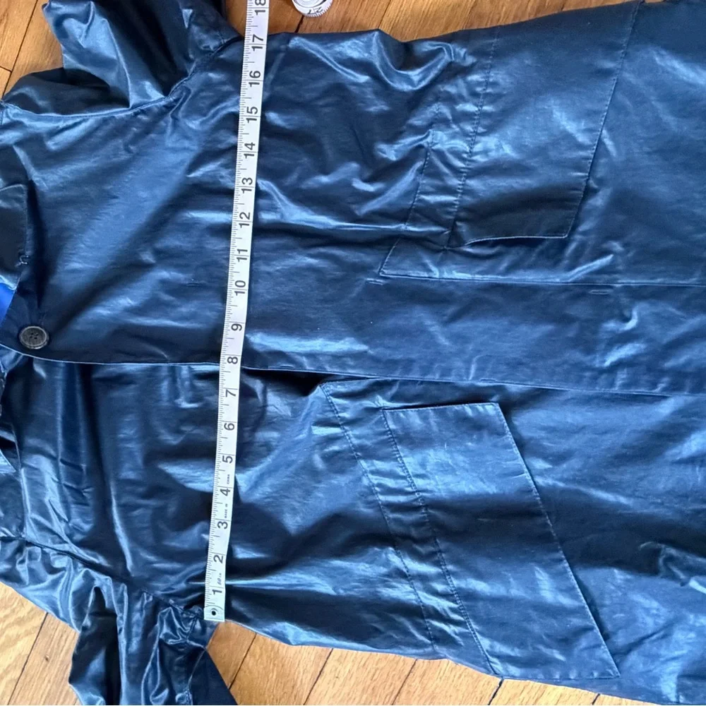 Men's or teens  Black Raincoat with Classic Collar from suit supply. - Picture 7 of 10